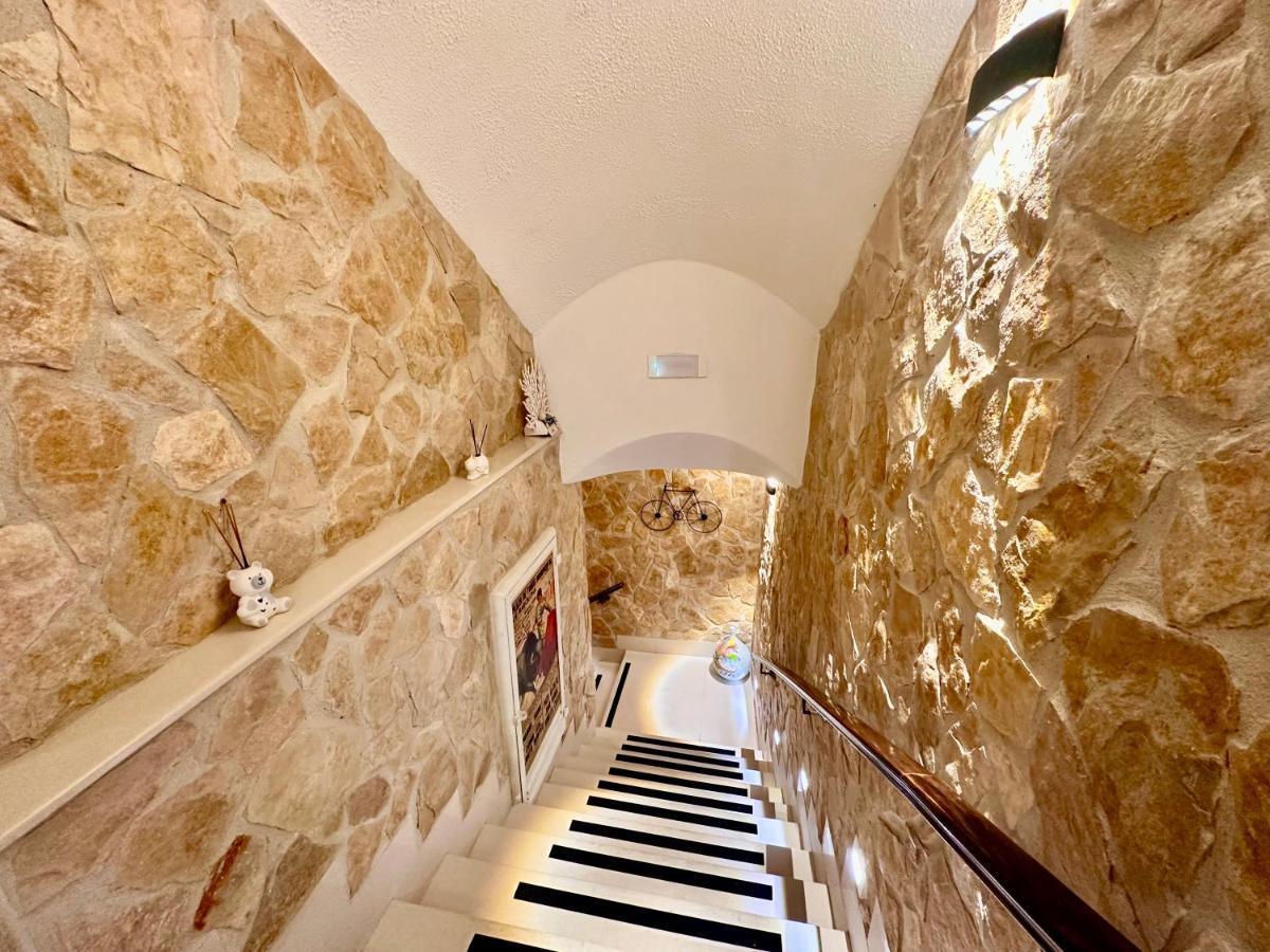 Window In The Stone Naples Hotel Bagian luar foto
