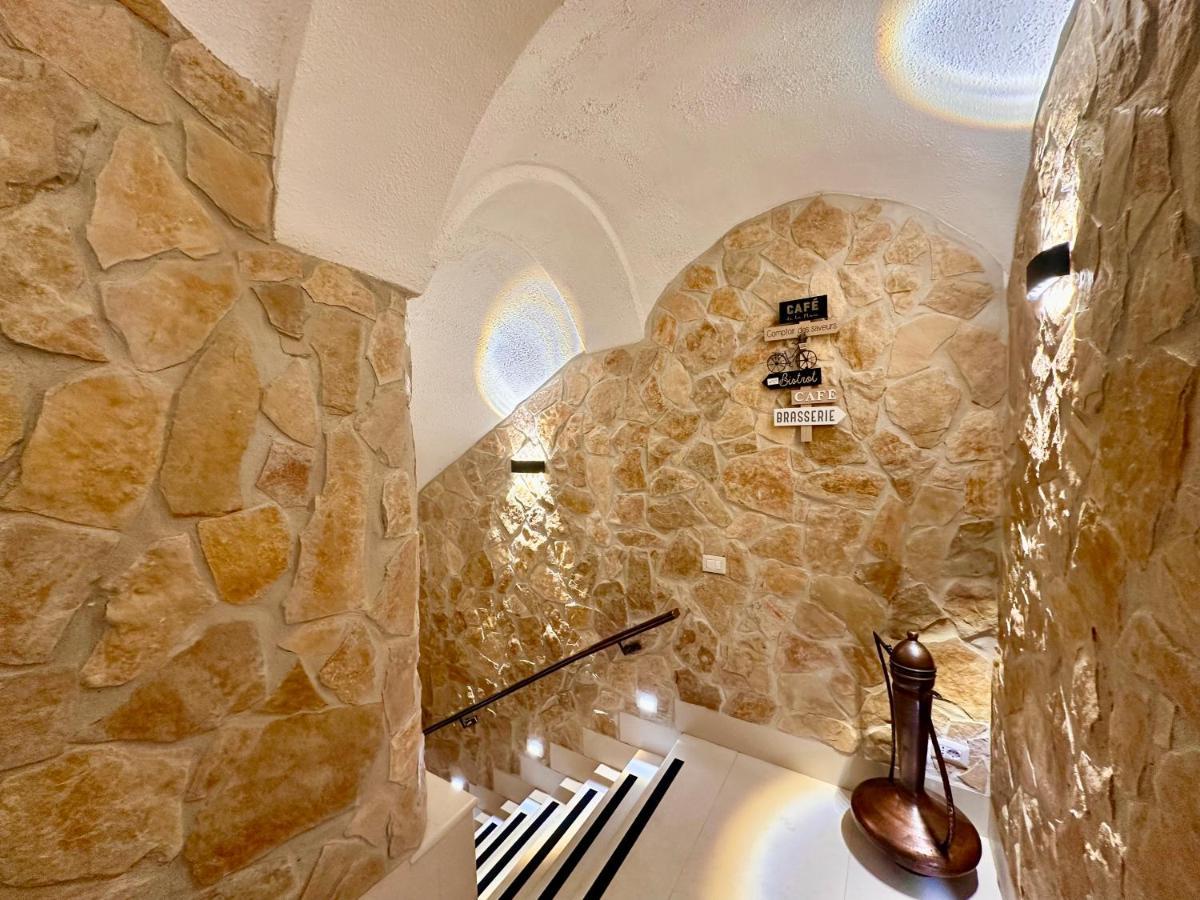 Window In The Stone Naples Hotel Bagian luar foto