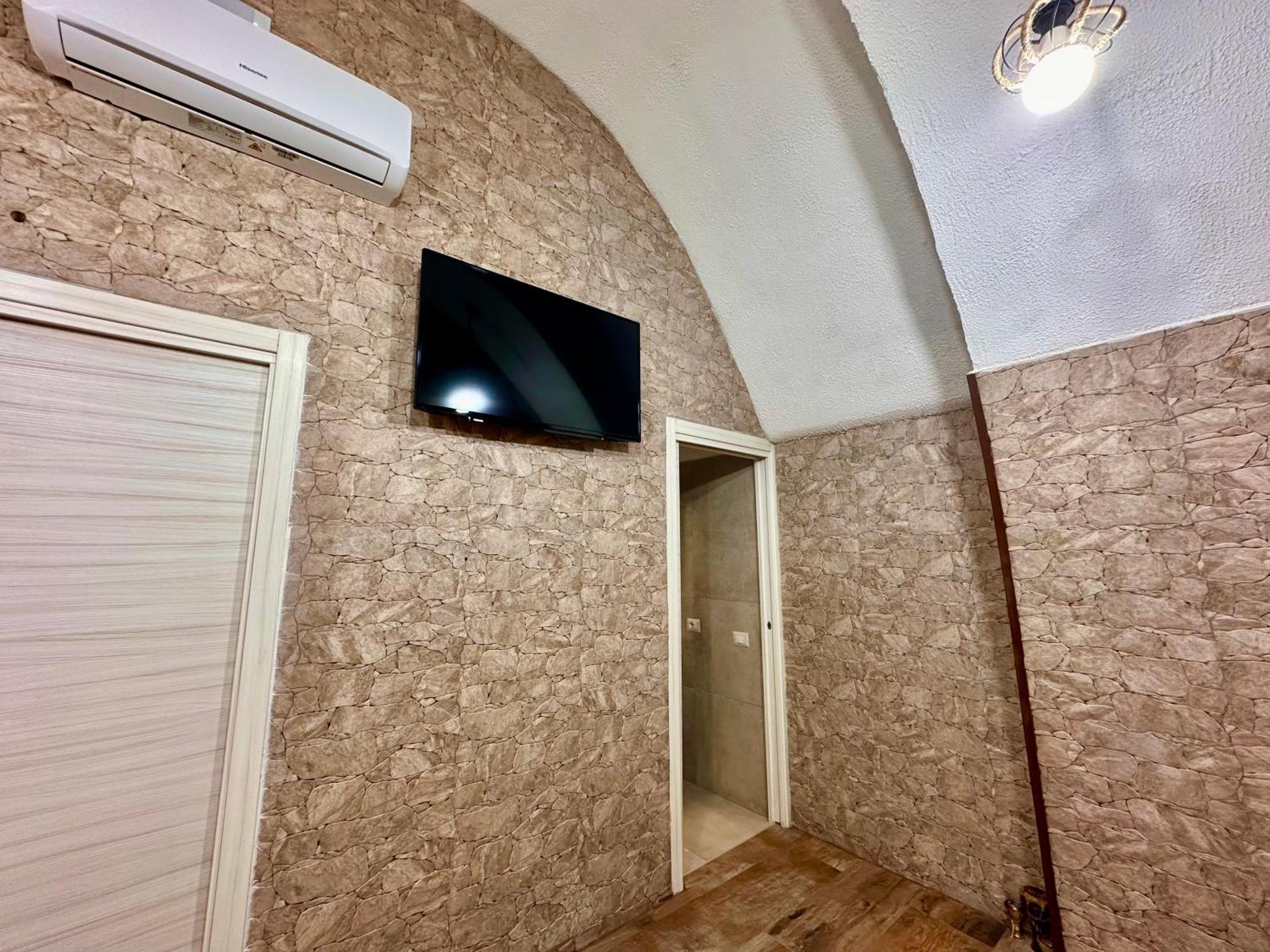 Window In The Stone Naples Hotel Bagian luar foto