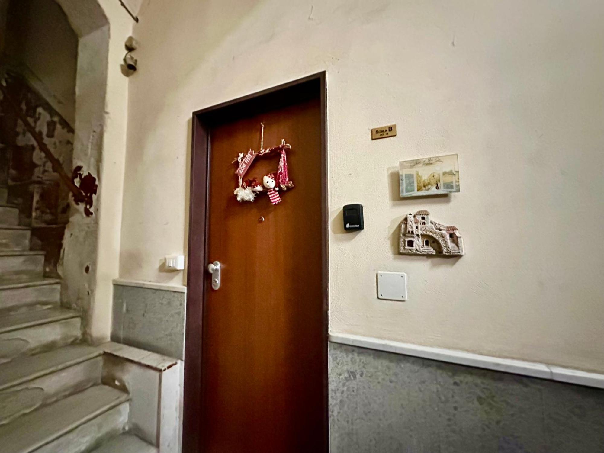 Window In The Stone Naples Hotel Bagian luar foto