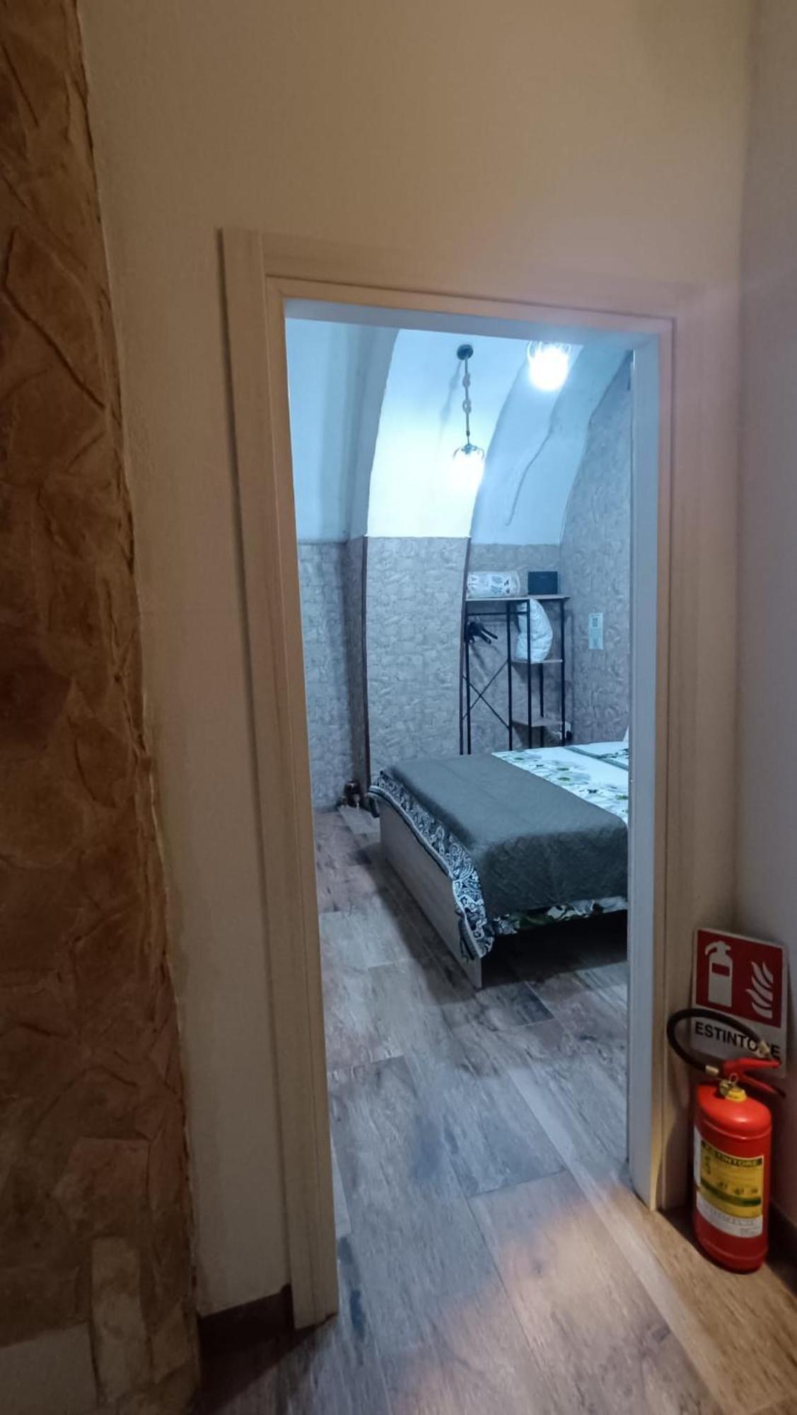 Window In The Stone Naples Hotel Bagian luar foto